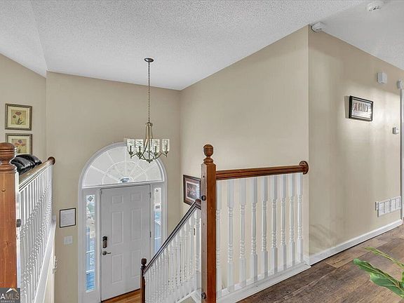 5th image of 321 Four Oaks Dr