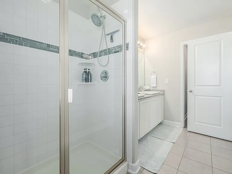 10406 Akron St — Photo 28