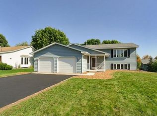 2745 Hillvale Trl N, Oakdale, MN 55128