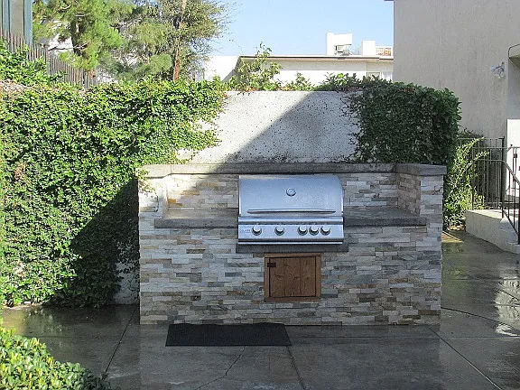 Oak Knoll Apartments — Photo 11