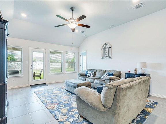 4th image of 499 Coyote Creek Way