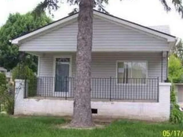16127 Chesterfield Ave, Eastpointe, MI 48021