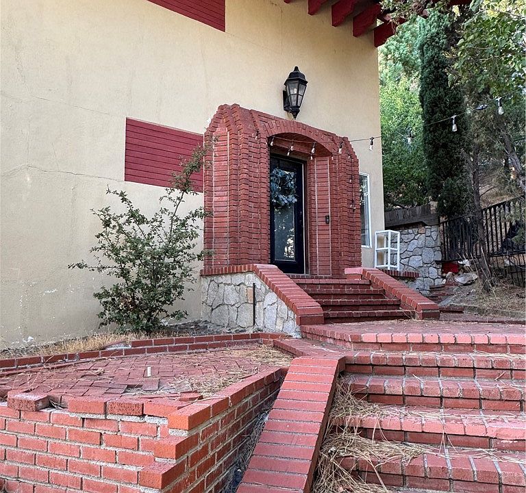 27914 W Shore Rd, Lake Arrowhead, CA 92352 | MLS #IV25209115 | Zillow