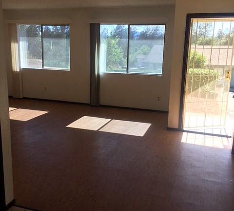 Entrance and Livingroom