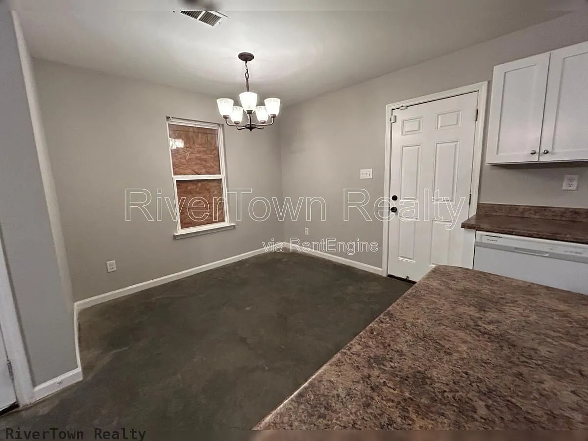 4 bed, 2.0 bath, 1298 sqft, $1,295 — Photo 4