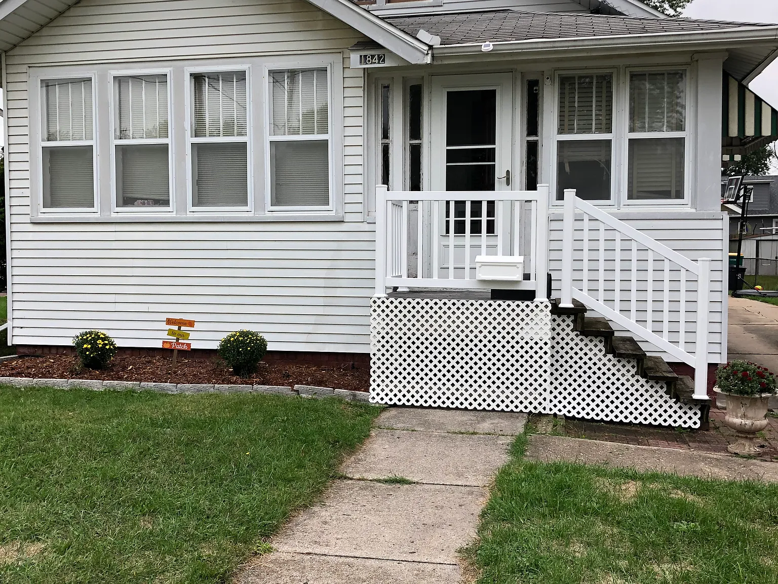 1842 Grand Ave — Photo 1