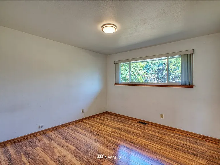 2920 NE 8th Pl — Photo 20
