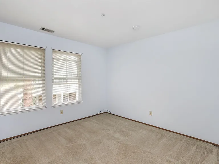 1055 Hull Ln — Photo 18