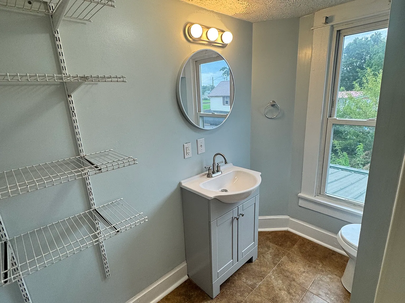 2 bed, 1100 sqft, $1,600 — Photo 4
