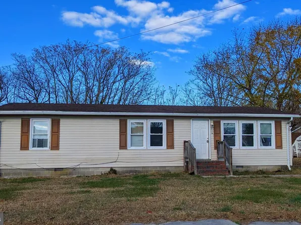 526 W 8th St, Laurel, DE 19956