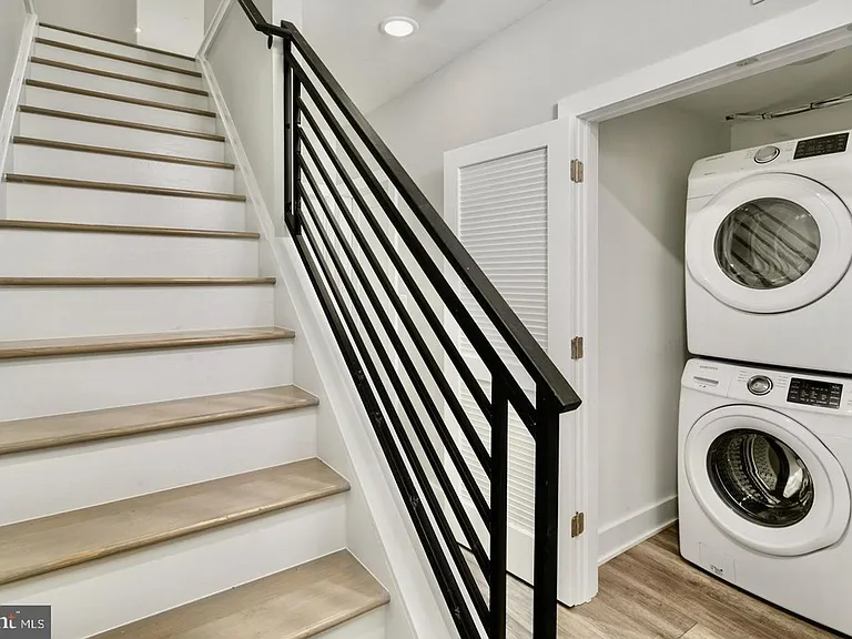 Brand New Luxury Apartments — Photo 24
