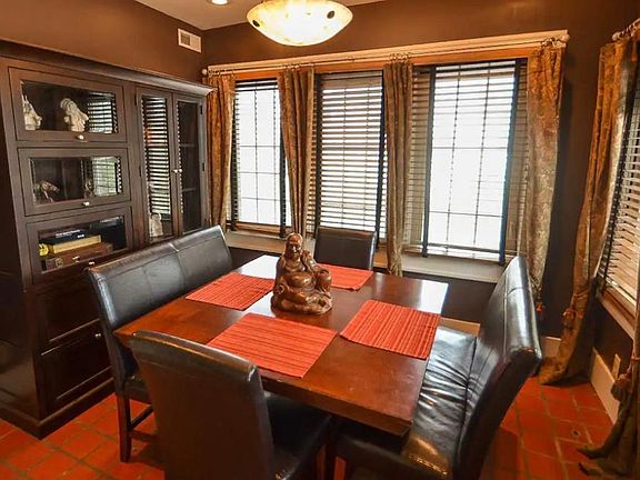 2nd image of 2000 Grasmere Dr APT 3