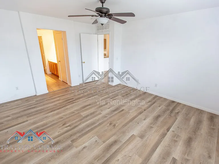 5706 N 74th Dr — Photo 32
