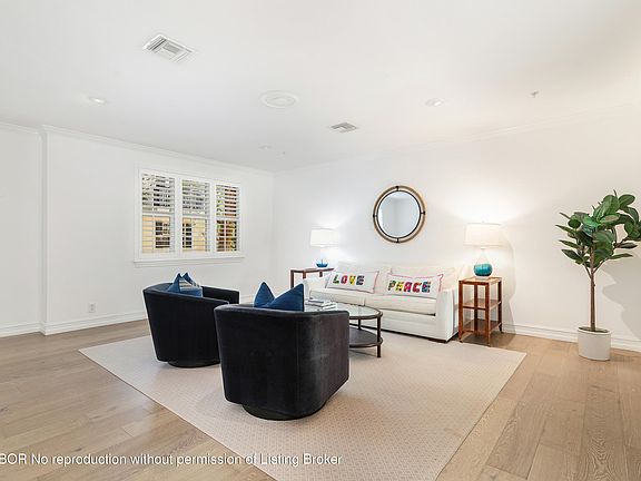 4th image of 352 N Bromeliad #352