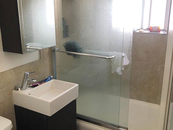 3rd image of 4846 Rosewood Ave APT 27