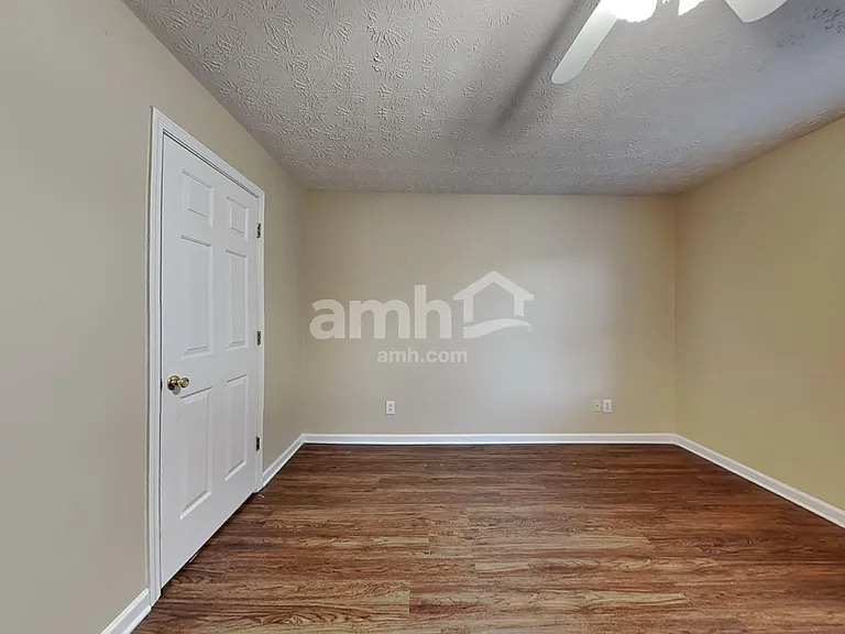 836 Windcroft Cir — Photo 8