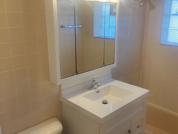 4th image of 10901 S Lloyd Dr #2