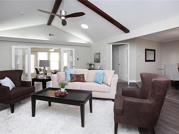 4th image of 2807 N Surrey Dr