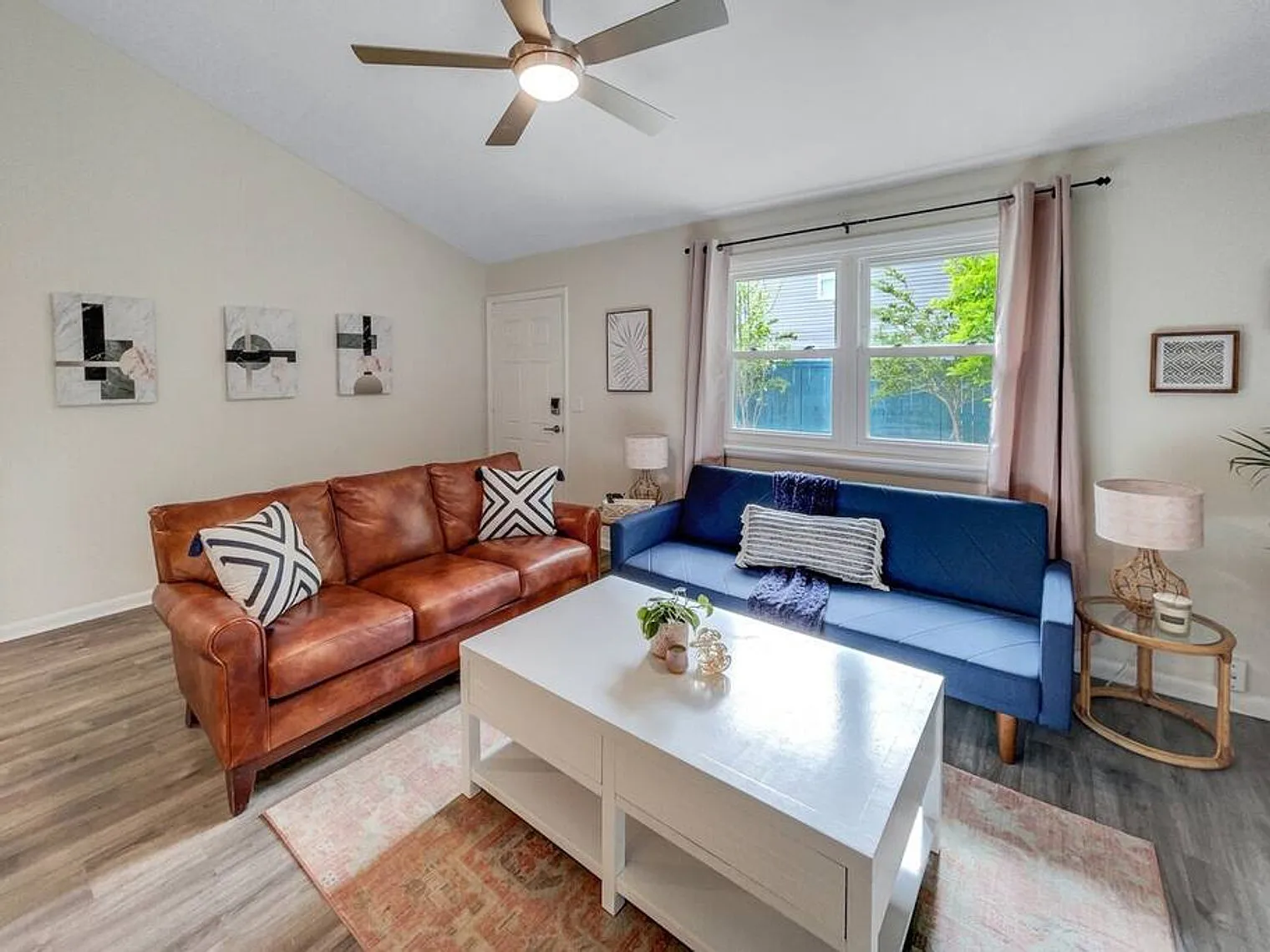 3 bed, 2.0 bath, 1367 sqft, $7,296 — Photo 3