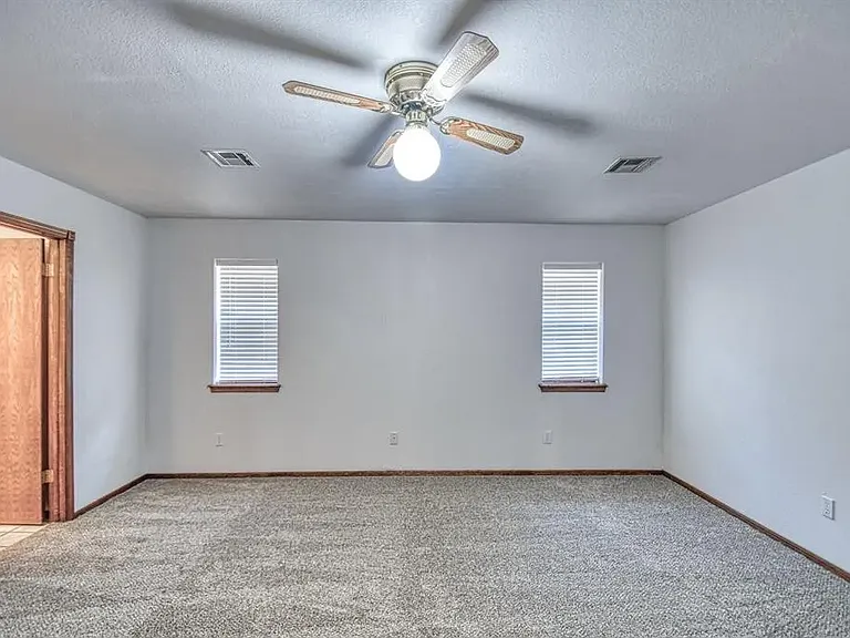 3609 Hampton Ct — Photo 38