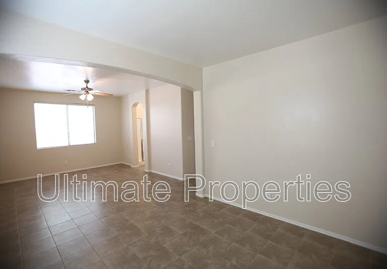 2230 W Oyer Ln — Photo 19