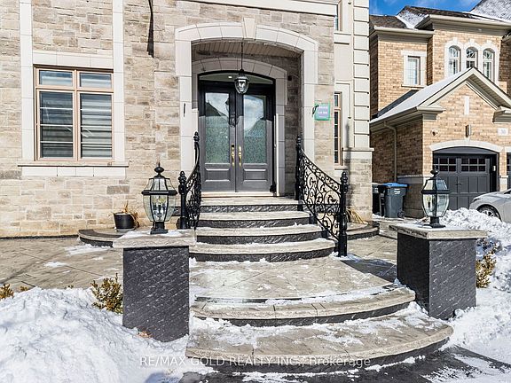 3rd image of 28 Cloverhaven Rd