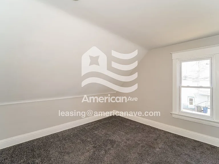 921584_010_wm_-_bedroom_13421624.jpg