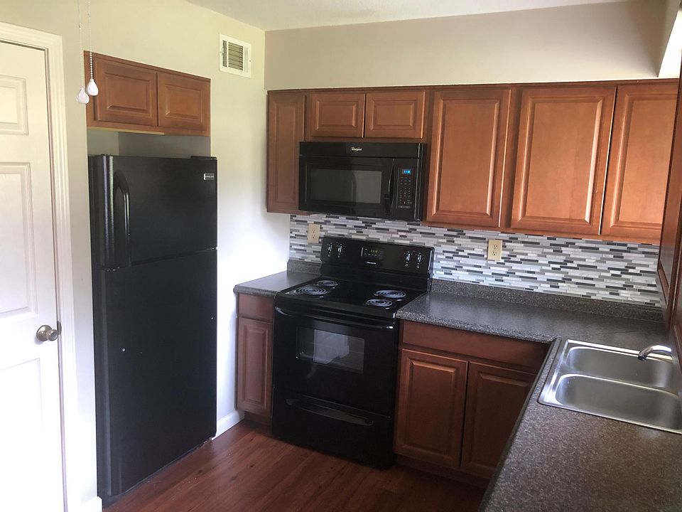 1st image of 605 NW Little Ave APT A