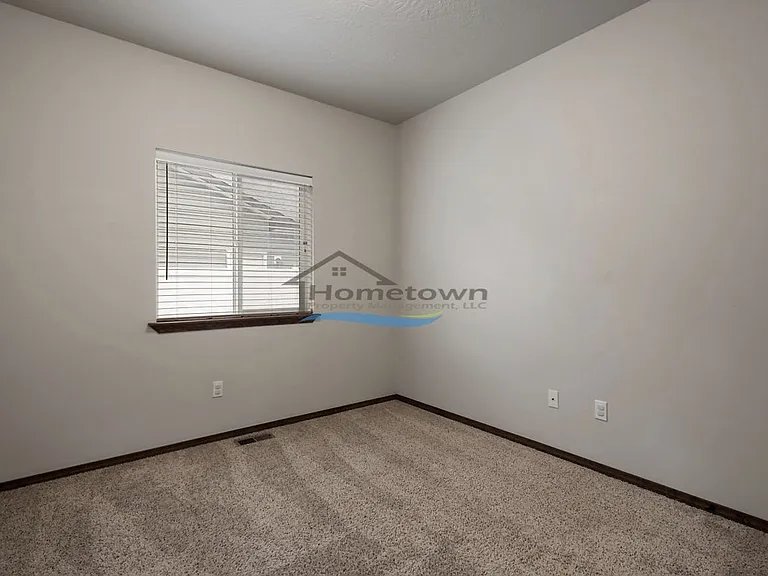 7346 N Carrington Ln — Photo 17