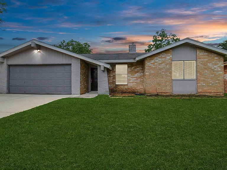 10131 Kent Towne Ln — Photo 3