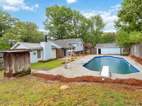 704 Hillcrest Rd, Adamsville, AL 35005