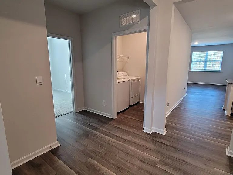 7136 Foxhollow Ln — Photo 17