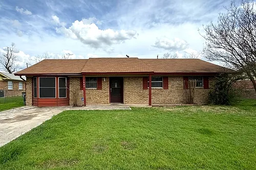 1402 Hammond Dr Photo 1