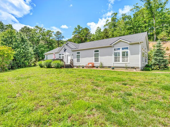 925 Givens Tyler Rd, Salem, VA 24153