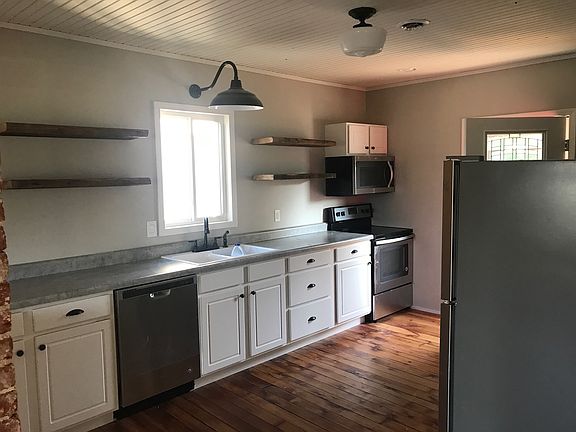 5th image of 211 Broad St #2