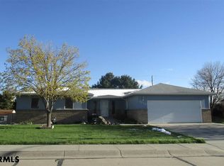 2010 E 32nd St, Scottsbluff, NE 69361