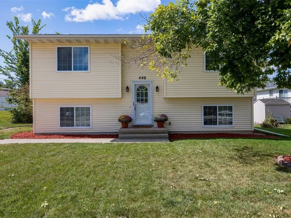 440 31st St, Marion, IA 52302