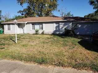 624 W Peach St, Angleton, TX 77515