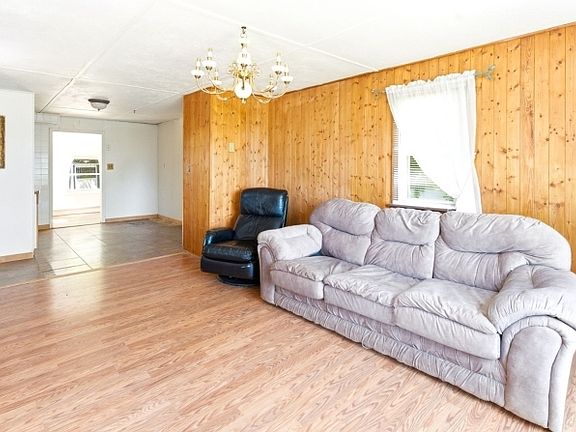 5th image of 54 Summit Dr