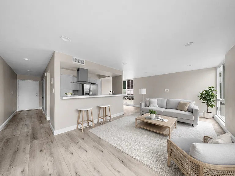271 E San Antonio Dr. — Photo 1