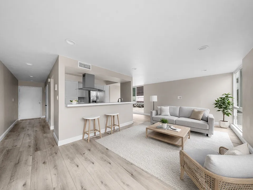 271 E San Antonio Dr.
