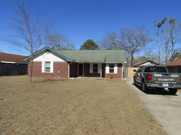 1201 Desert Storm Dr, Hinesville, GA 31313