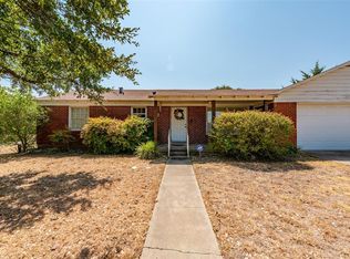 5001 Circle Ridge Dr, Fort Worth, TX 76114