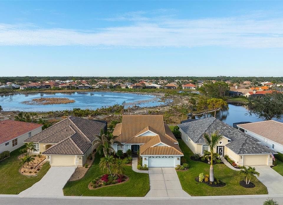 1st image of 447 Pinewood Lake Dr