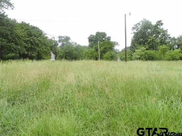 111 W Magnolia St, Troup, TX 75789