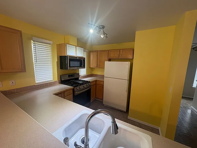 12549 Roosevelt Way NE #4 — Photo 3