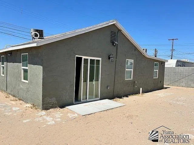 1872 S Walnut Ave — Photo 14