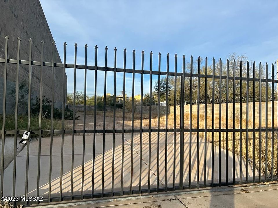 2nd image of 1135 N Howard Blvd