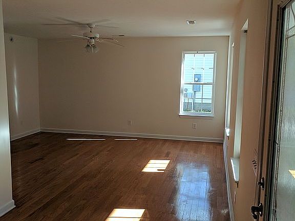 3rd image of 238 NE 38th St