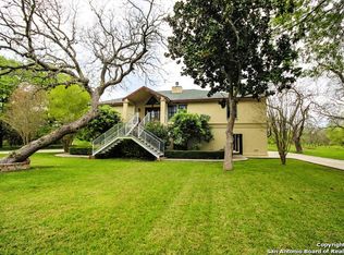 18 E Hampton Dr, Seguin, TX 78155